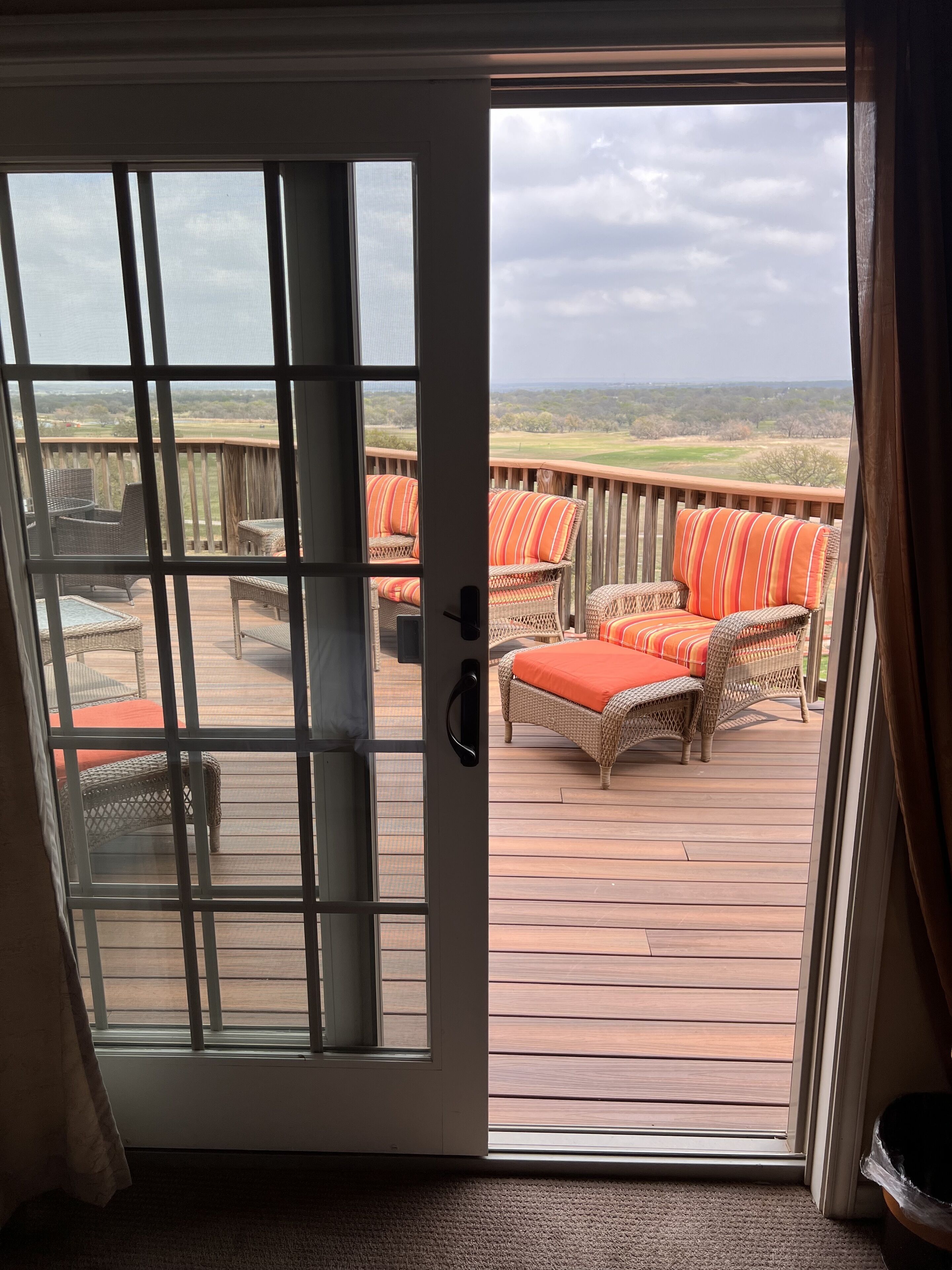 1 bedroom, individually decorated, individually furnished