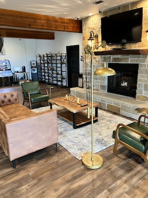 Coffee shop - The Hideout Golf Club & Resort (Brownwood)