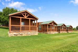 Cabin | Golf view - The Hideout Golf Club & Resort (Brownwood)