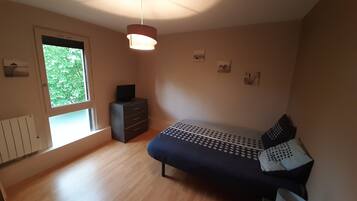 1 多间卧室、熨斗/熨衣板、WiFi、床单