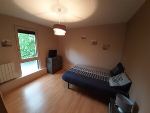 1 bedroom, iron/ironing board, WiFi, bed sheets