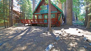Casa, varias camas (Moana Circle Chalet - LAKESIDE OF HWY) | Exterior