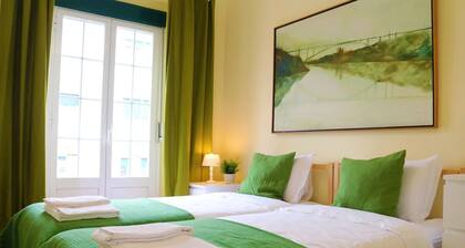 Lisboa 99 Near Mercado de Campo. de Ourique