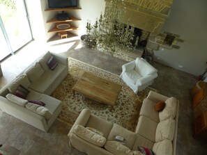 TV, fireplace, table football - Le Gite du Château de La Lucerne d'Outremer (La Lucerne-d'Outremer)