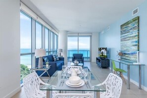 Smart TV - Corner Ocean Front View | Outdoor Pool| Miami (Miami Beach)