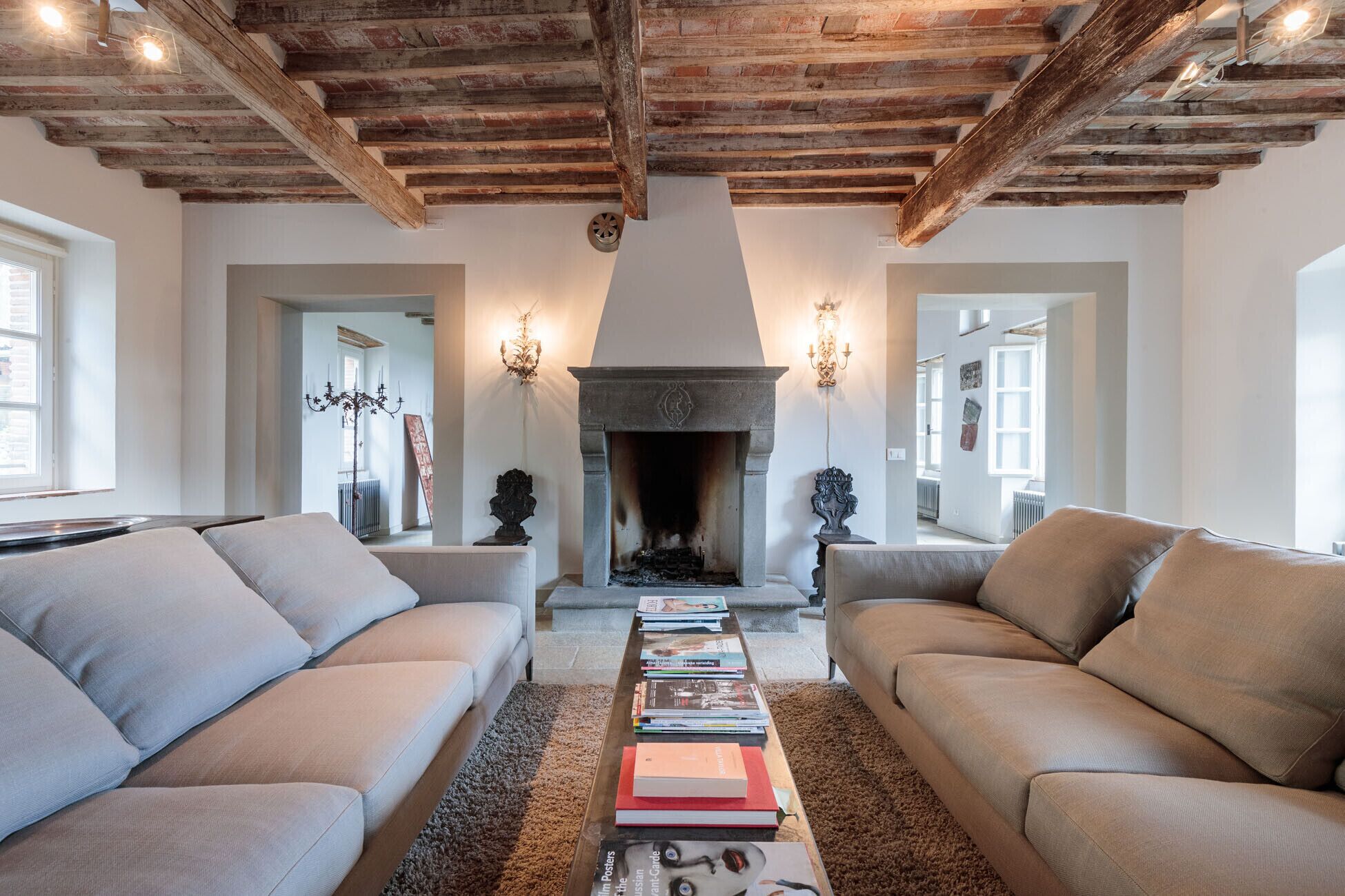 Una televisión, una chimenea, Netflix, servicios de streaming