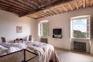 7 slaapkamers, een strijkplank/strijkijzer, gratis wifi, beddengoed