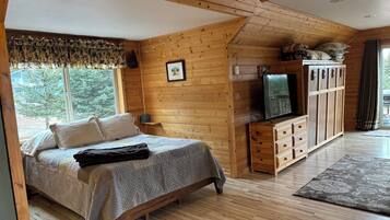 In-room safe, travel cot, WiFi, bed sheets