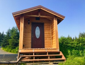 Exterior - Serene location with mountain and sea views (Homer)