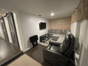Smart TV, books - Rays for Days, 4 bedroom 2.5 bath, close to beach (Panama City Beach)