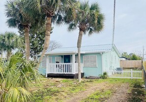 Exterior - Rays for Days, 4 bedroom 2.5 bath, close to beach (Panama City Beach)