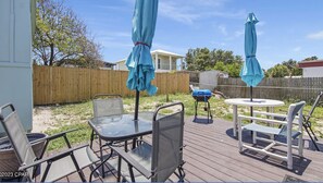 Outdoor dining - Rays for Days, 4 bedroom 2.5 bath, close to beach (Panama City Beach)