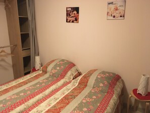 2 bedrooms, iron/ironing board, WiFi