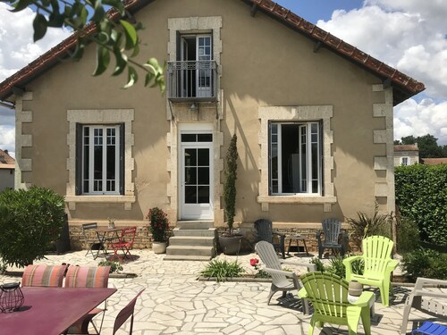 1920s Charentais house near a lake