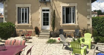 1920s Charentais house near a lake