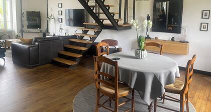 Maison charentaise des années 20 prÚs d'un lac