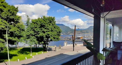 Modern Chic Waterfront Retreat in the Heart of Downtown Kelowna