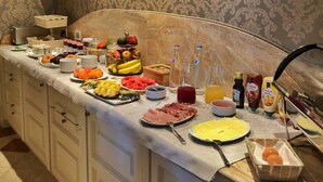 A buffet setup with various food items and condiments. - Relais Colle San Pietro (Verona)