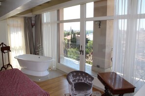 Luxury Suite, City View | Egyptian cotton sheets, premium bedding, down comforters - Relais Colle San Pietro (Verona)