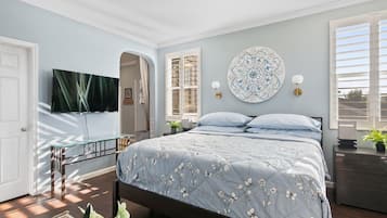 4 bedrooms, desk, laptop workspace, iron/ironing board