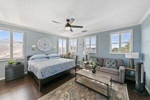 4 عدّة غرف نوم ومكتب ومساحة عمل للكمبيوتر المحمول ومكواة/لوح كي