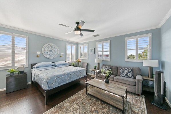 4 bedrooms, desk, laptop workspace, iron/ironing board