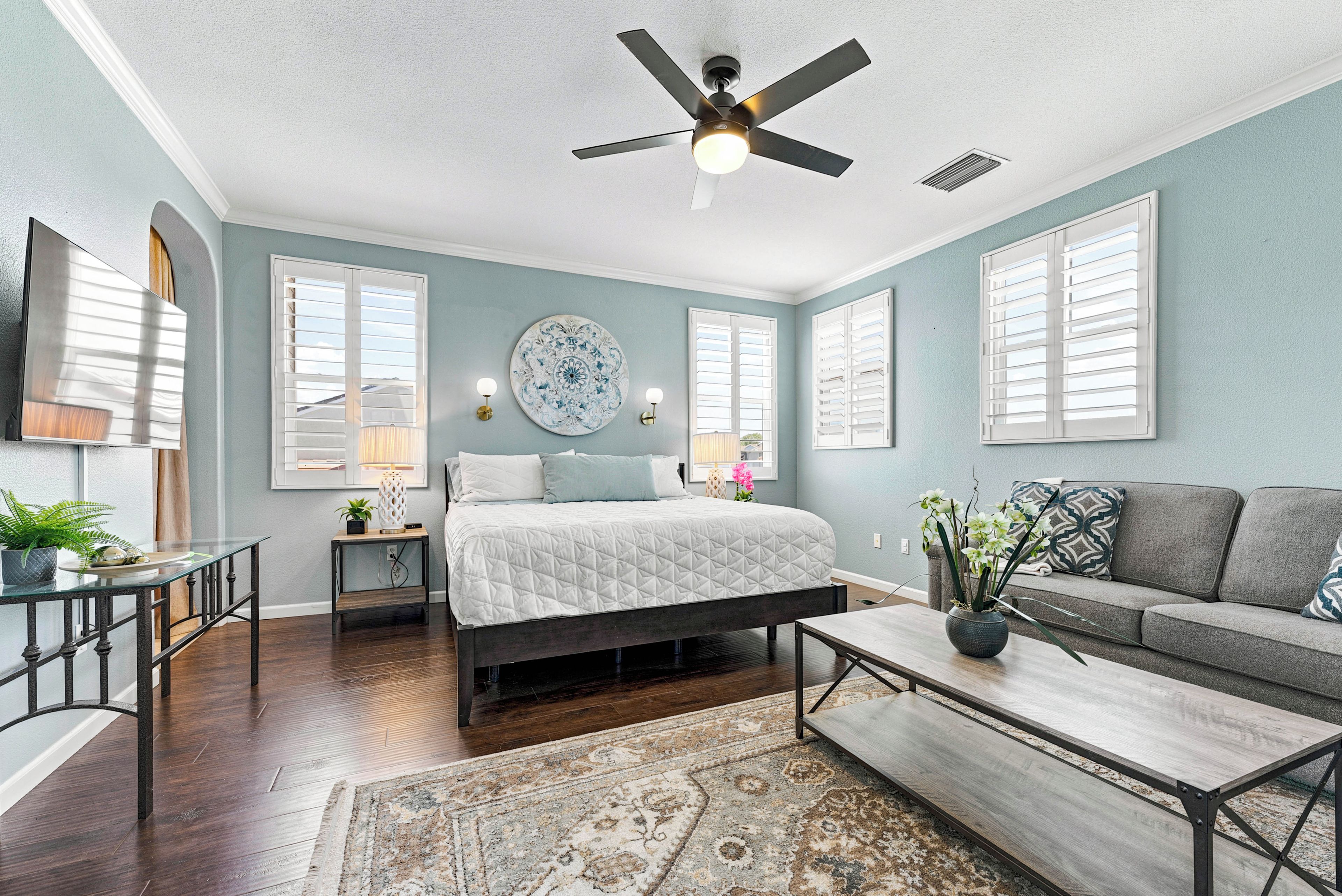 4 bedrooms, desk, laptop workspace, iron/ironing board