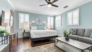 4 bedrooms, desk, laptop workspace, iron/ironing board