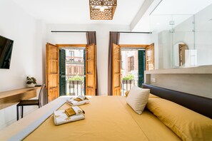 3 soverom, safe på rommet, strykejern/-brett og reiseseng for barn