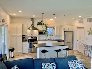 Mikroaaltouuni, uuni, liesi, astianpesukone