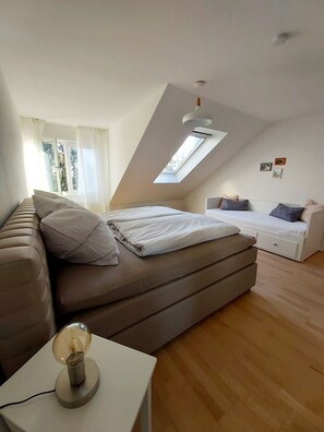 2 chambres, fer et planche à repasser, Wi-Fi gratuit, draps fournis