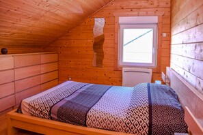 3 Schlafzimmer, Reisekinderbett, kostenloses WLAN, Bettwäsche