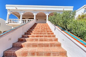 Property grounds - Vistas de Las Olas West: Private suite for couples to enjoy the ocean view! (Puerto Peñasco)