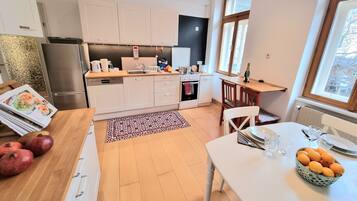 Fridge, microwave, oven, stovetop