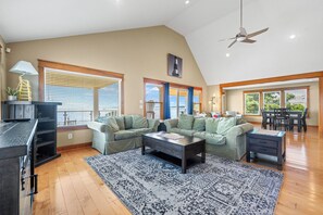 Fernseher, Kamin, Videospiele