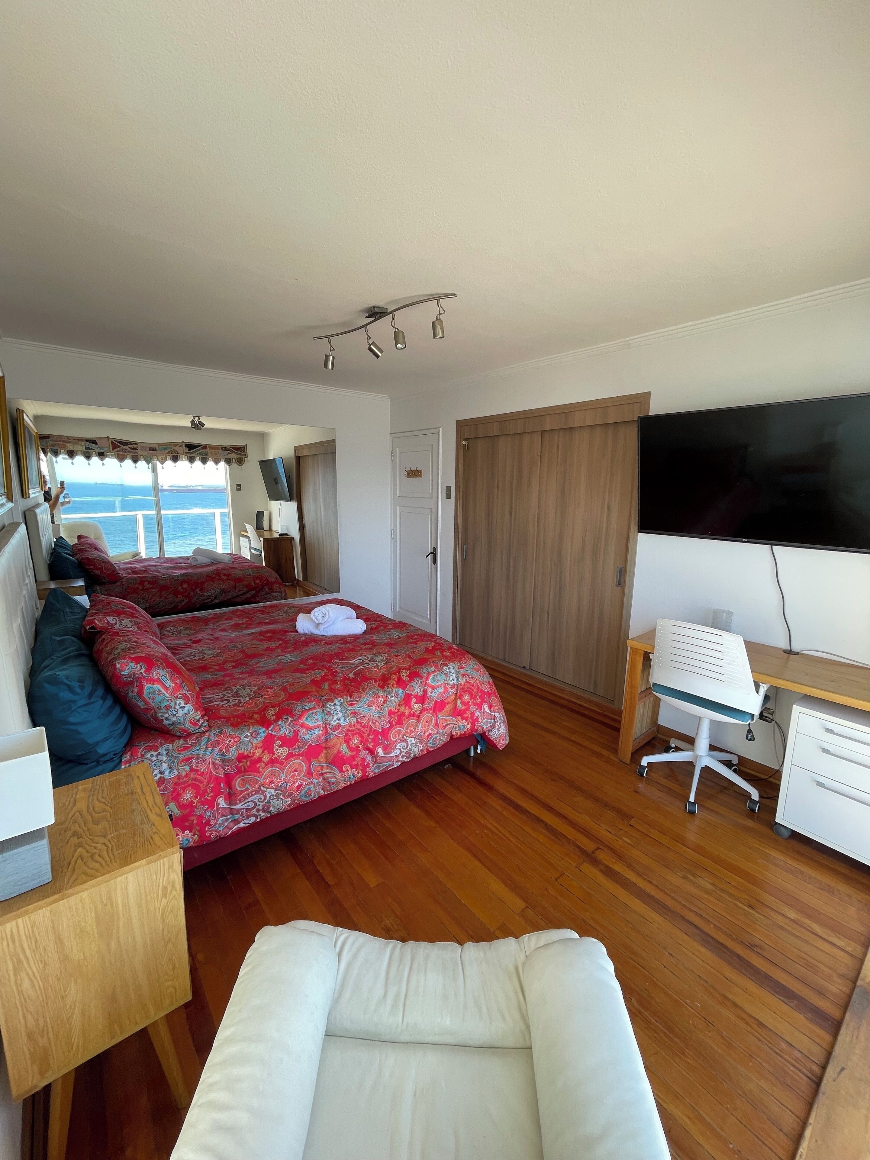 4 bedrooms, desk, iron/ironing board, WiFi