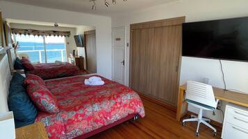 4 bedrooms, desk, iron/ironing board, WiFi