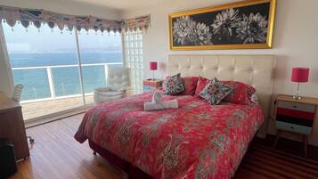 4 bedrooms, desk, iron/ironing board, WiFi