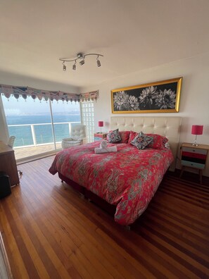 4 bedrooms, desk, iron/ironing board, WiFi