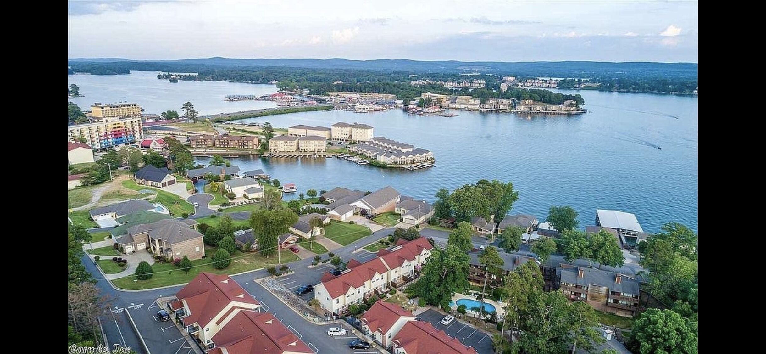 LAKEFRONT 2 Story Townhome. Sleeps 6!Pool🏊 Boat ⛵️Oaklawn🏇Fish 🎣 Bike🚴🏻‍♂️