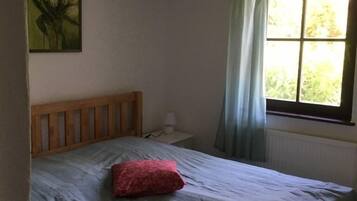 1 chambre, lit parapluie, Wi-Fi gratuit, draps fournis
