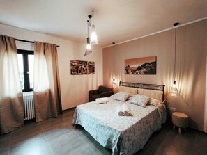 3 chambres, fer et planche à repasser, Wi-Fi, draps fournis