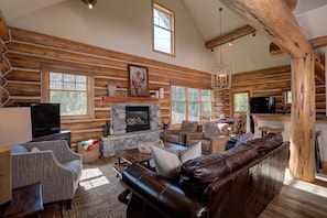 TV, fireplace, DVD player - Big Sky Resort/Powder Ridge-Ski In/Ski Out with Private Hot Tub & Amazing Views (Big Sky)