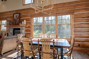 Dining - Big Sky Resort/Powder Ridge-Ski In/Ski Out with Private Hot Tub & Amazing Views (Big Sky)