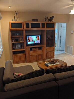 Smart TV, DVD player, books, stereo
