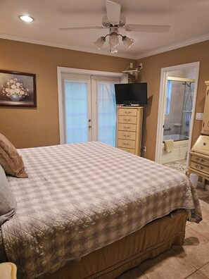 3 Schlafzimmer, Schreibtisch, Bügeleisen/Bügelbrett, Reisekinderbett