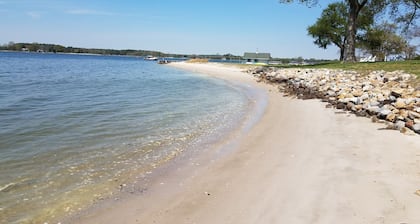 Town View King Apartment with Private Beach - Walk to shops and restaurants