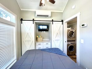 2 bedrooms, free WiFi, bed sheets - The Lakeview House - Pet friendly tiny home on the lake in Clermont (Clermont)