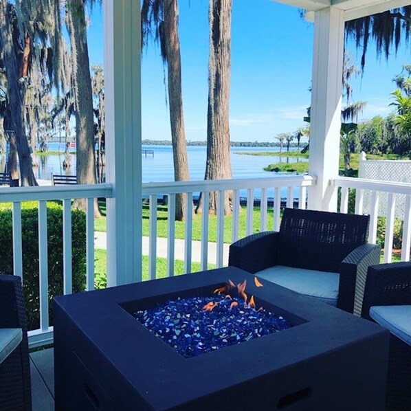 Terrace/patio - The Lakeview House - Pet friendly tiny home on the lake in Clermont (Clermont)