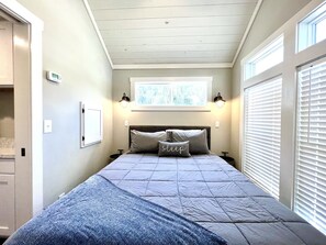 2 bedrooms, free WiFi, bed sheets - The Lakeview House - Pet friendly tiny home on the lake in Clermont (Clermont)